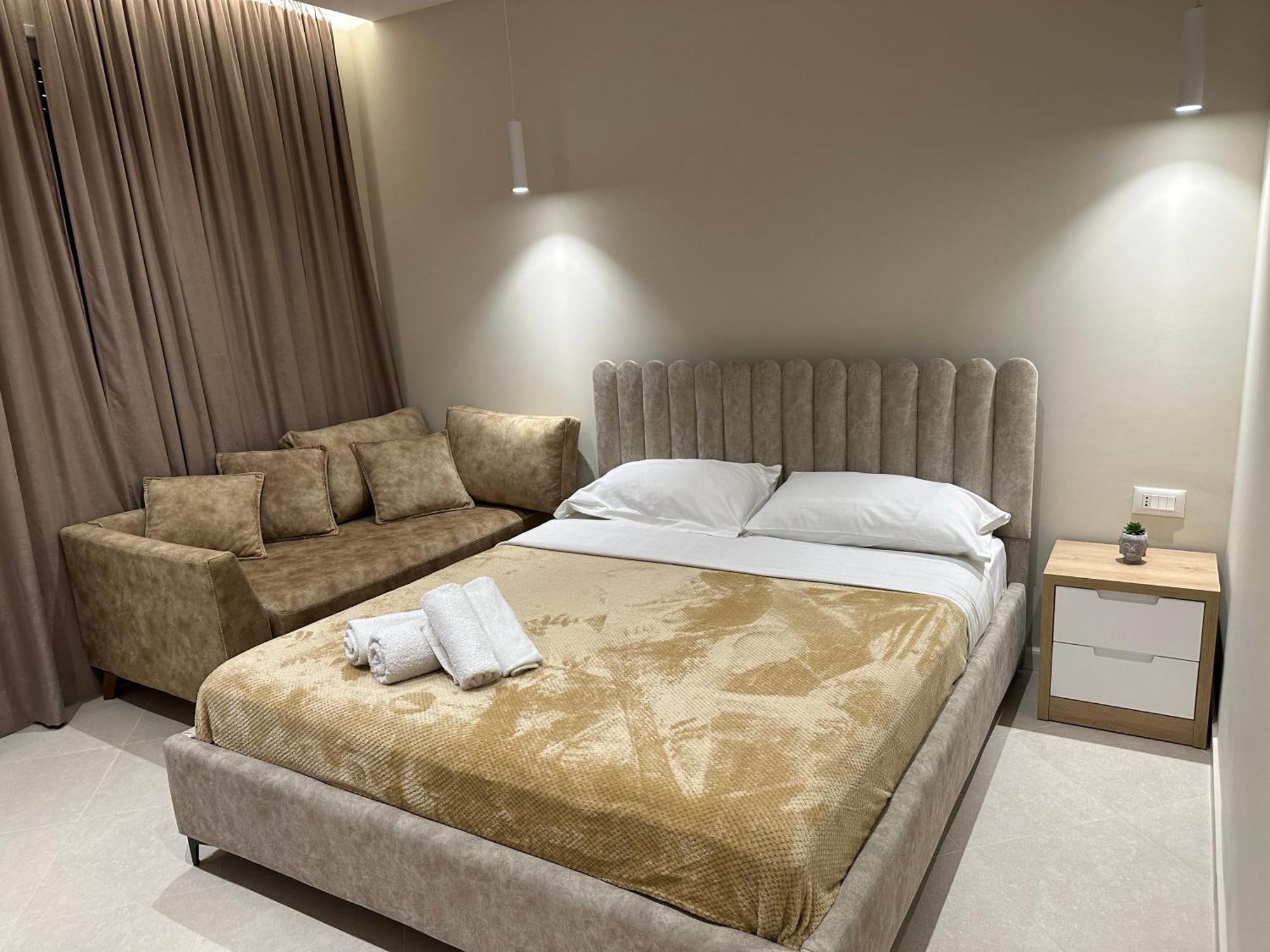 Beachfront Apartment With Balcony Vlorë Екстериор снимка