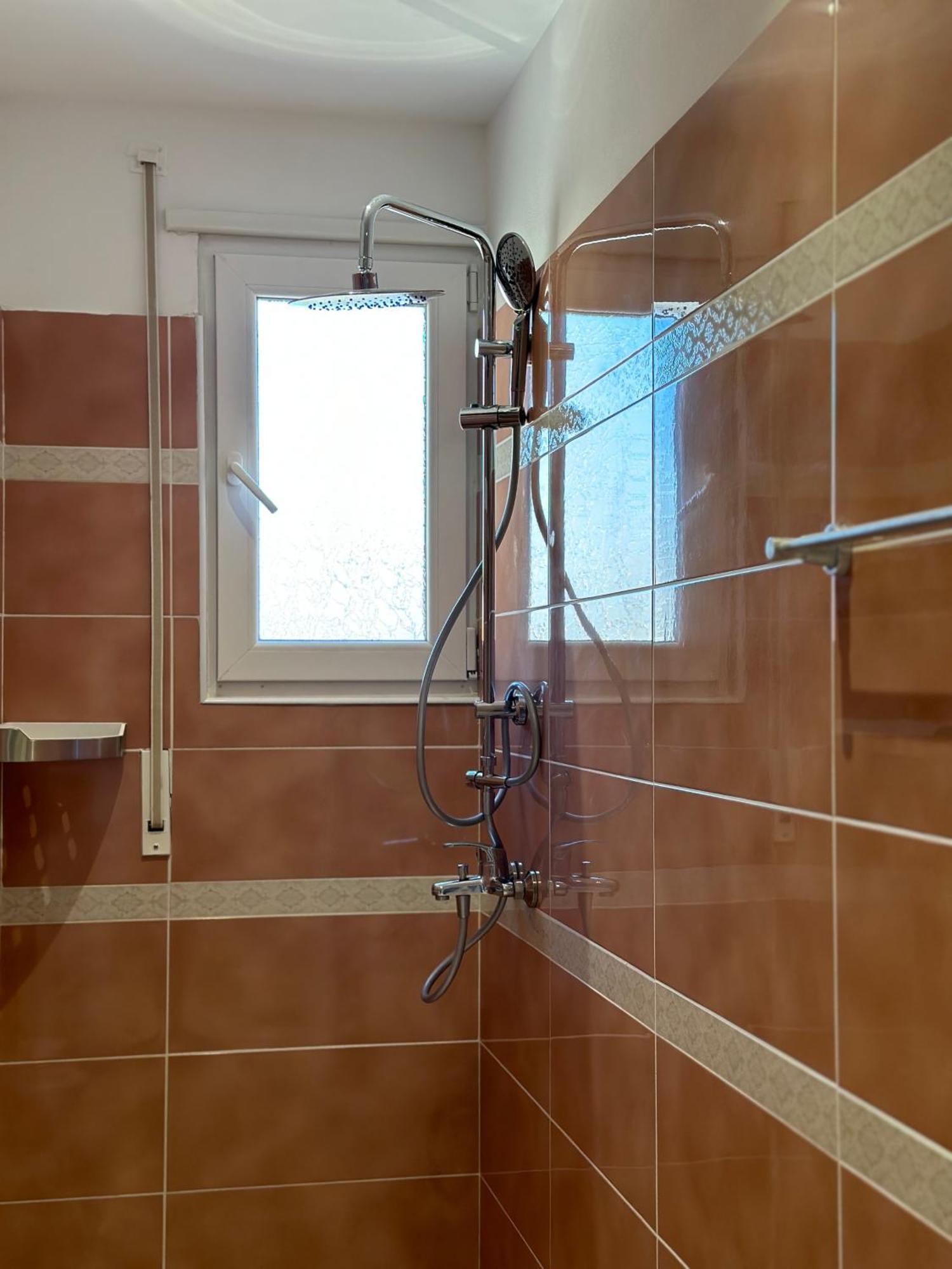 Beachfront Apartment With Balcony Vlorë Екстериор снимка