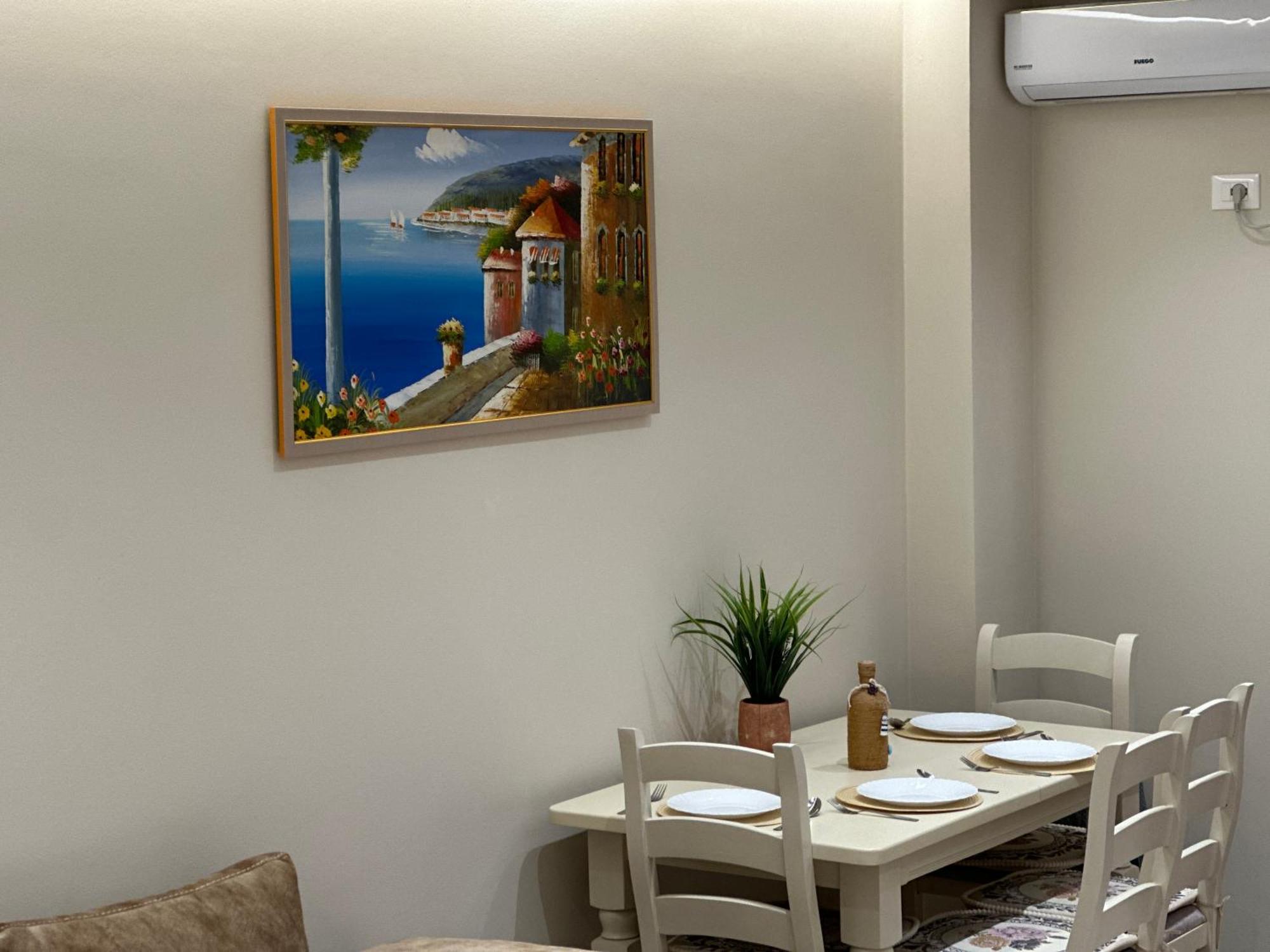 Beachfront Apartment With Balcony Vlorë Екстериор снимка