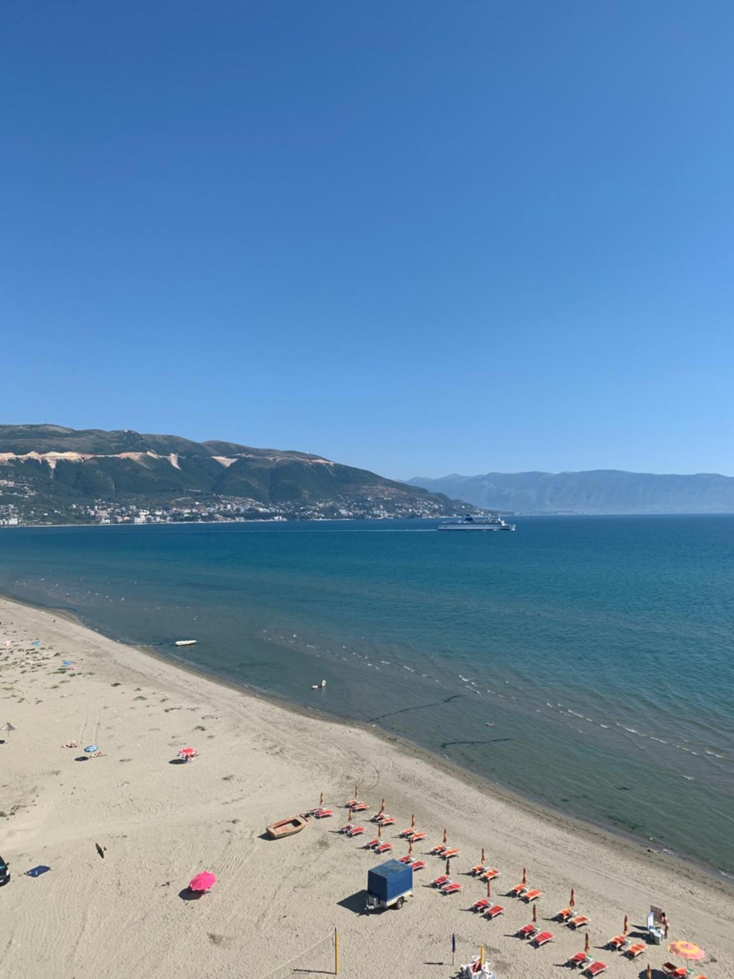 Beachfront Apartment With Balcony Vlorë Екстериор снимка